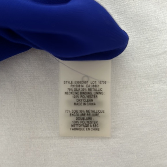 Tahari loose fitting sleeveless blouse - Picture 6 of 6